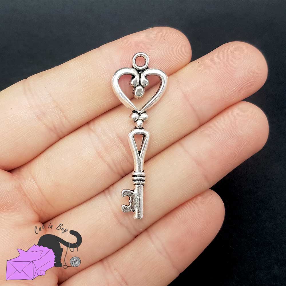 5 Keys pendants with heart