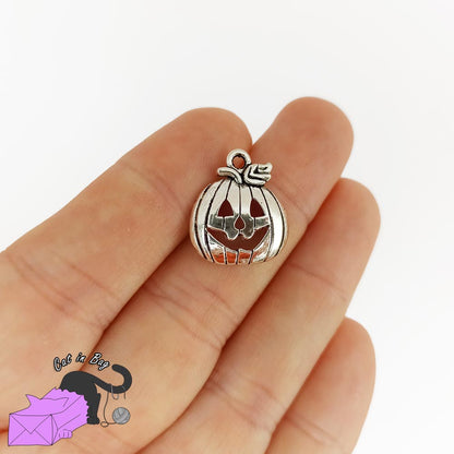 6 charms with Halloween pumpkin