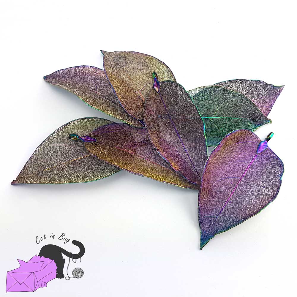 Ciondoli con foglie vere placcate in ottone color viola arcobaleno metallico