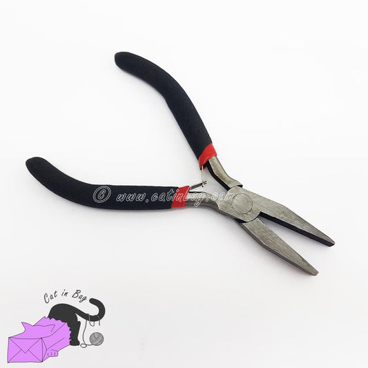 Flat nose pliers