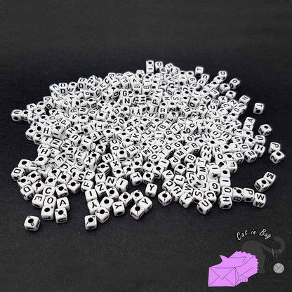 Letter beads, black and white, 500 pcs