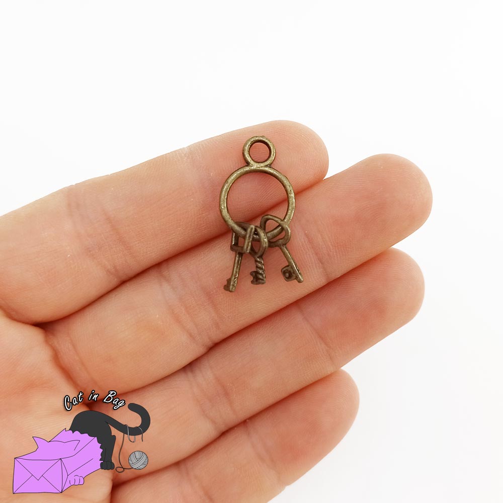 4 charms with little keys